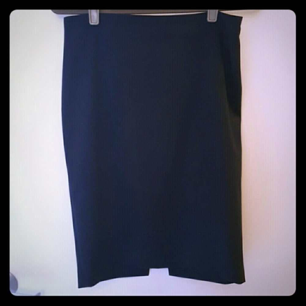 Elie Tahari size 4 navy pencil skirt